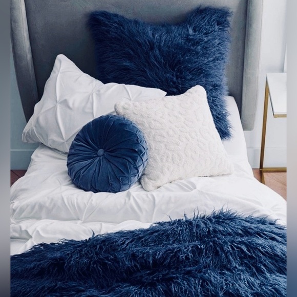 Pottery Barn Mongolian Faux Fur Throw Blanket Navy Blue Cozy Fuzzy Comfy - Picture 3 of 8